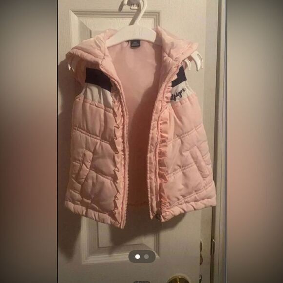 - Girls 24 months Tommy Hilfiger winter vest - Picture 1 of 2